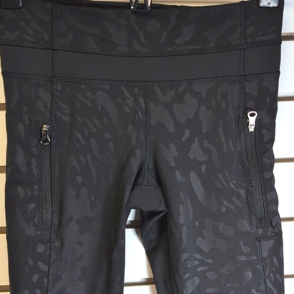 Lululemon Inspire Tight II Animal Swirl Embossed Black / Black Size 4 EUC - Picture 6 of 11